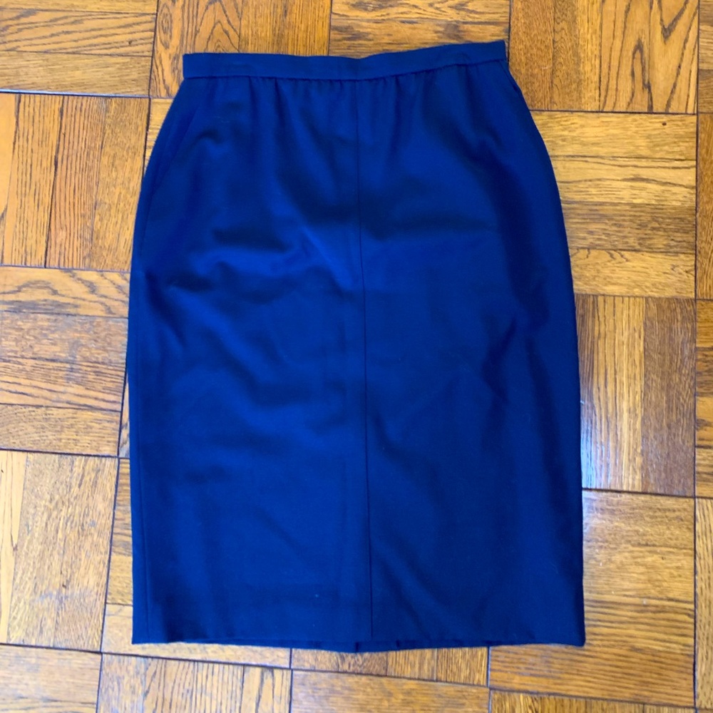 Escada woman’s vintage wool navy skirt size 44